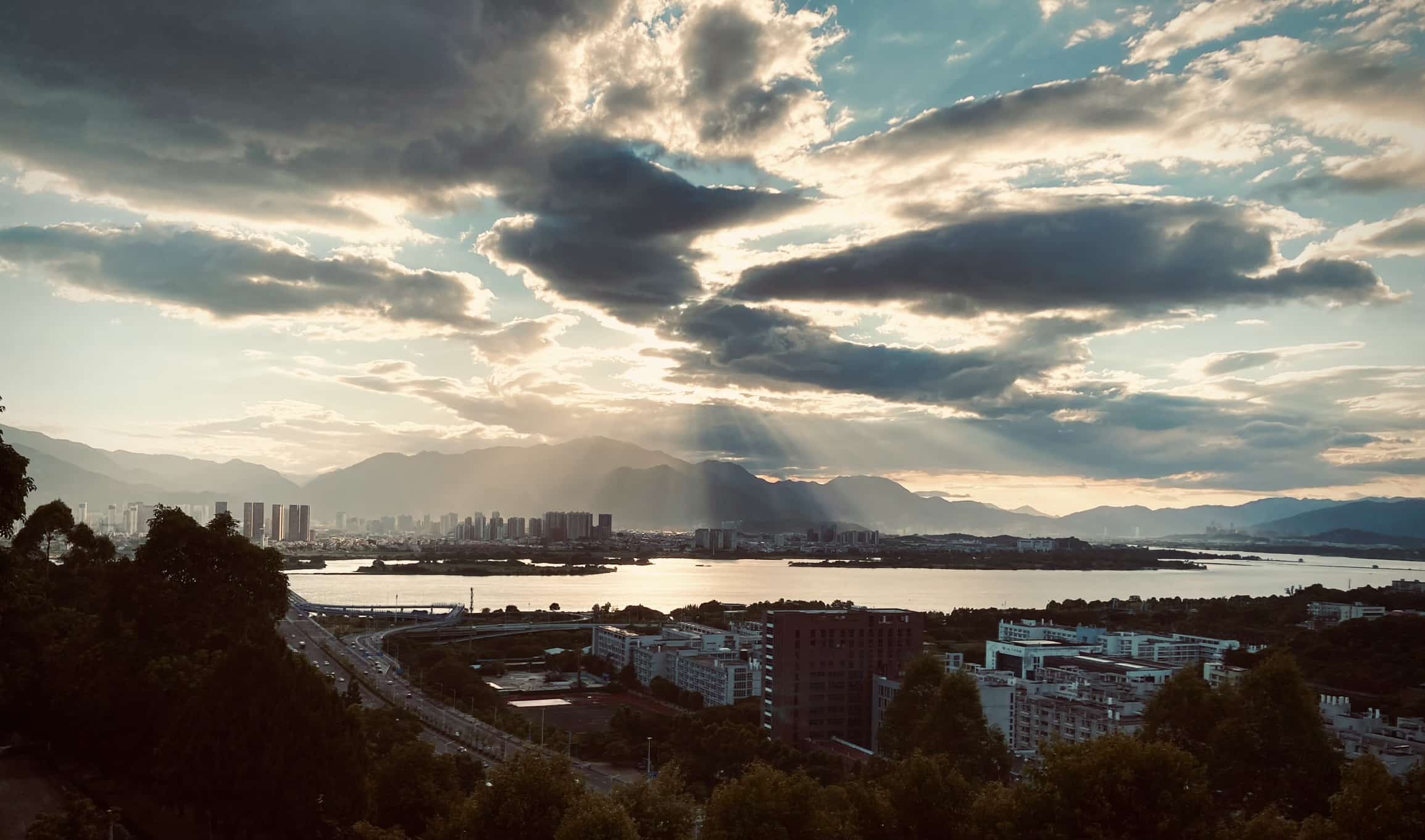A calm landscape photograph from Fujian.